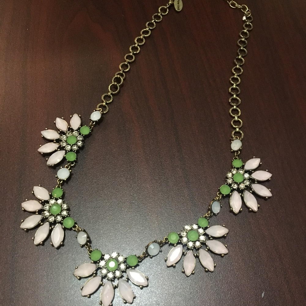 gorgeous lilac and green necklace🍬